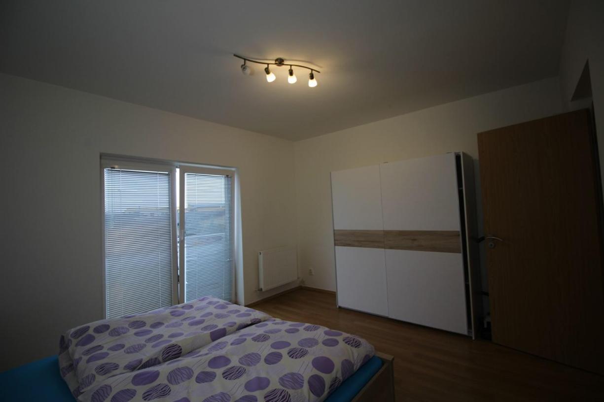 Apartman 502 Ruzindol Buitenkant foto