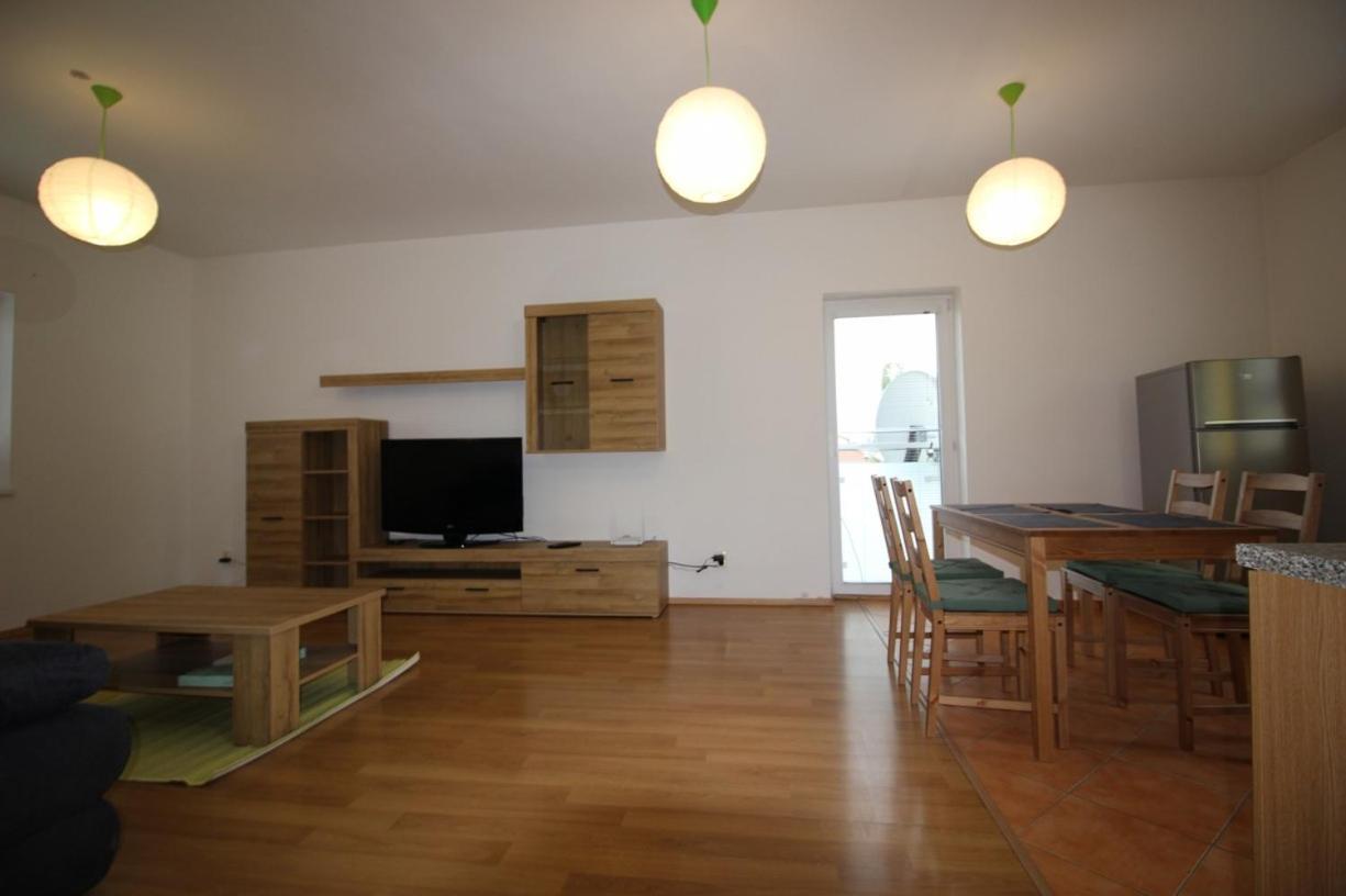 Apartman 502 Ruzindol Buitenkant foto